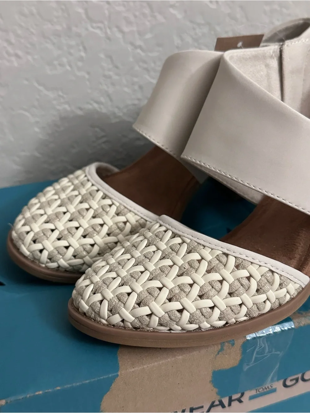 Toms Milan Shoes Closed Toe Heel Natural Geo Basket Size 5.5